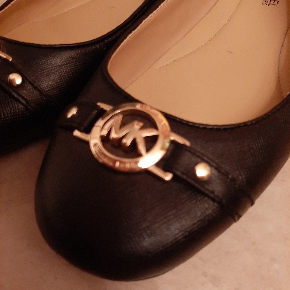 Michael kors womens sz 7 flat shoes, black